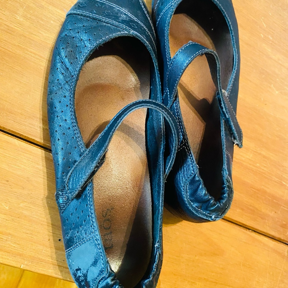 Taos Footwear Olive Mary Jane Flats with Strap - Picture 2 of 4